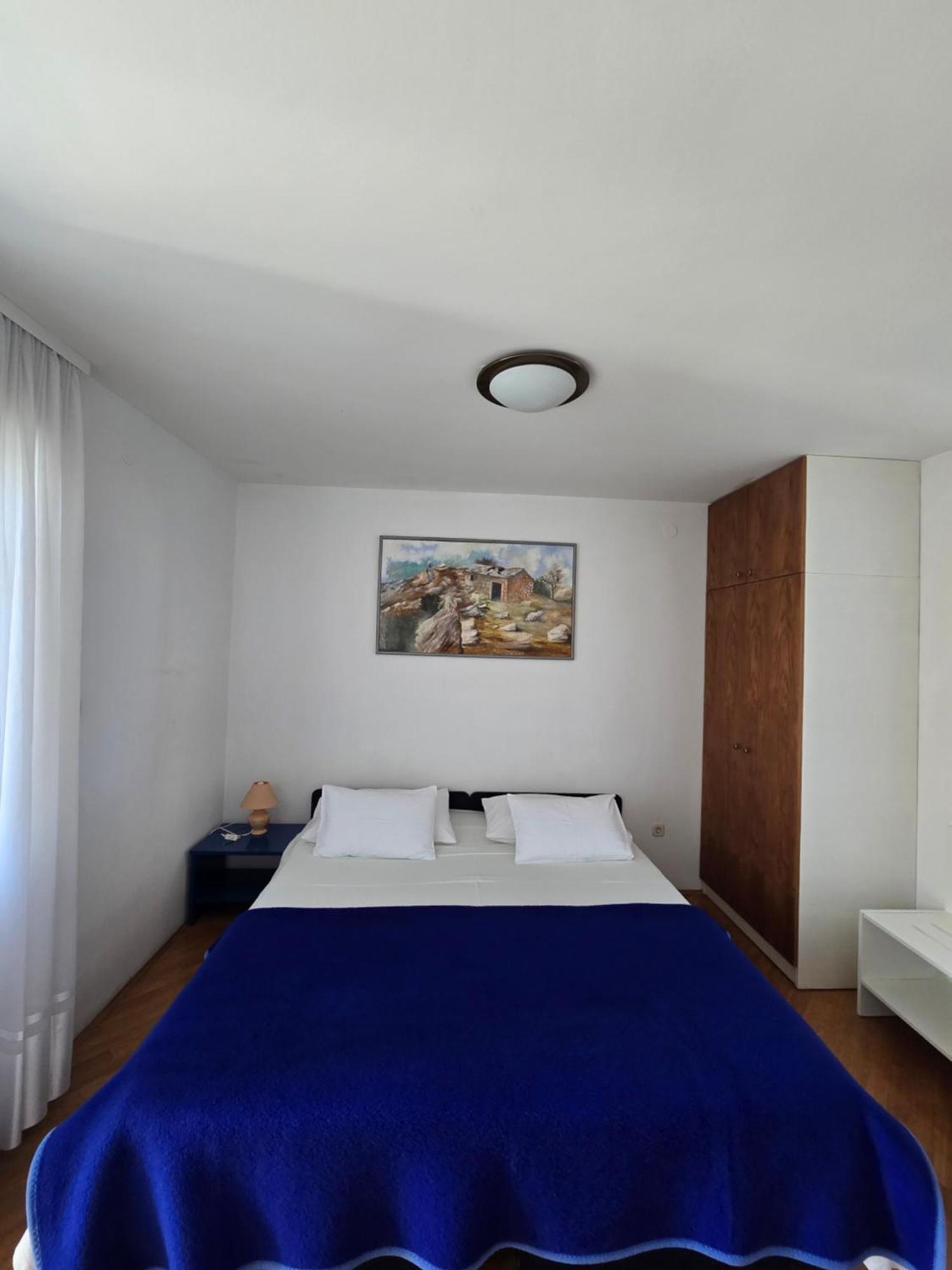 Rooms Lux Split Bilik gambar